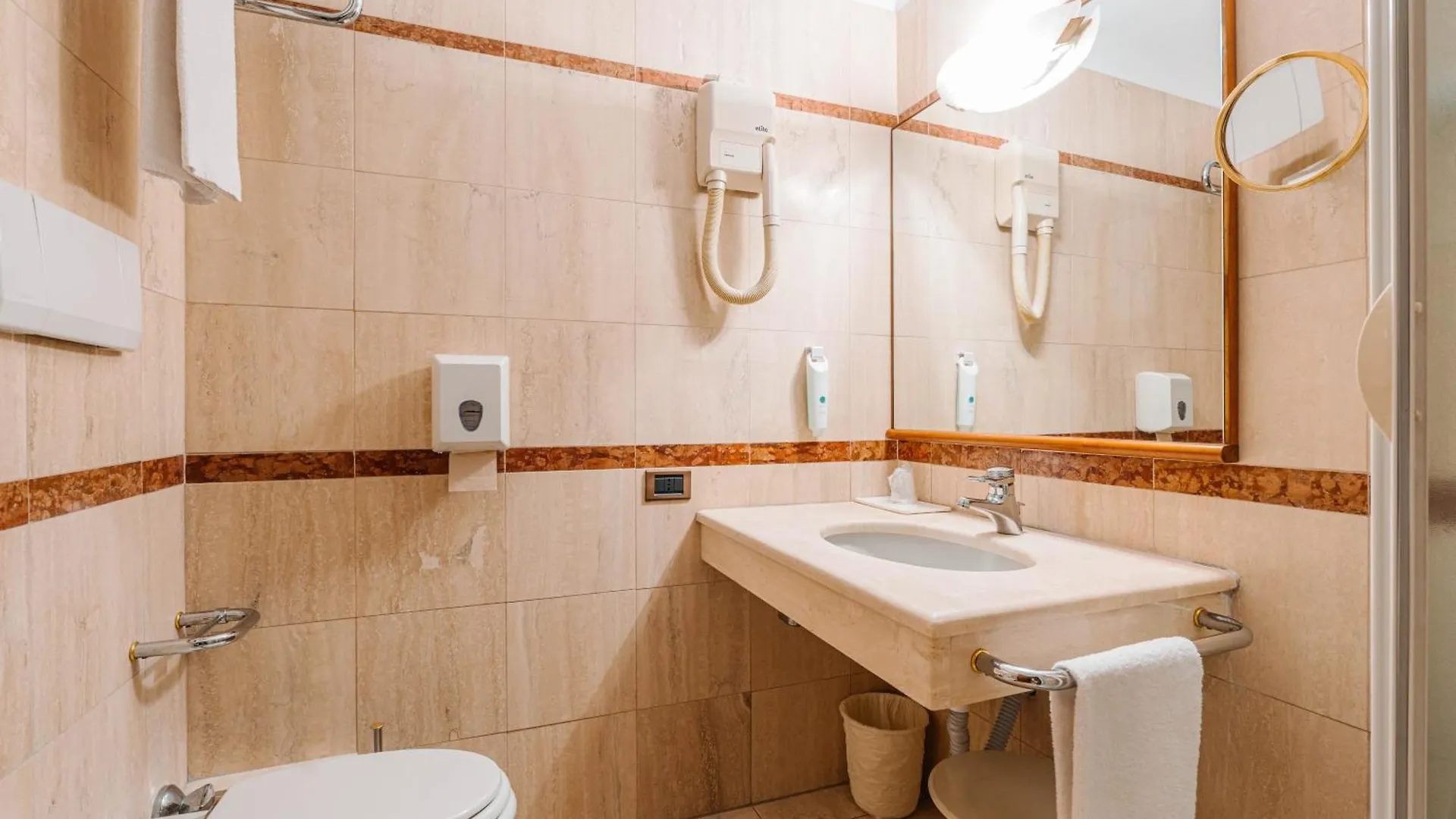 ****  Crystal Hotel Varese Italy
