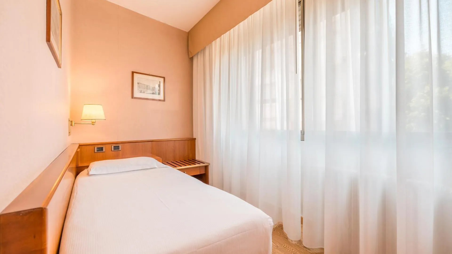 Crystal Hotel Varese