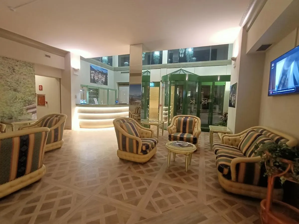 Crystal Hotel 바레세