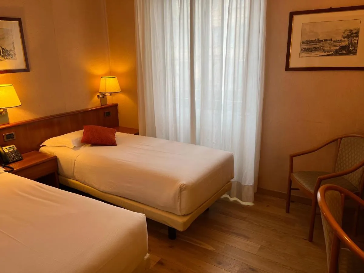 Crystal Hotel 바레세