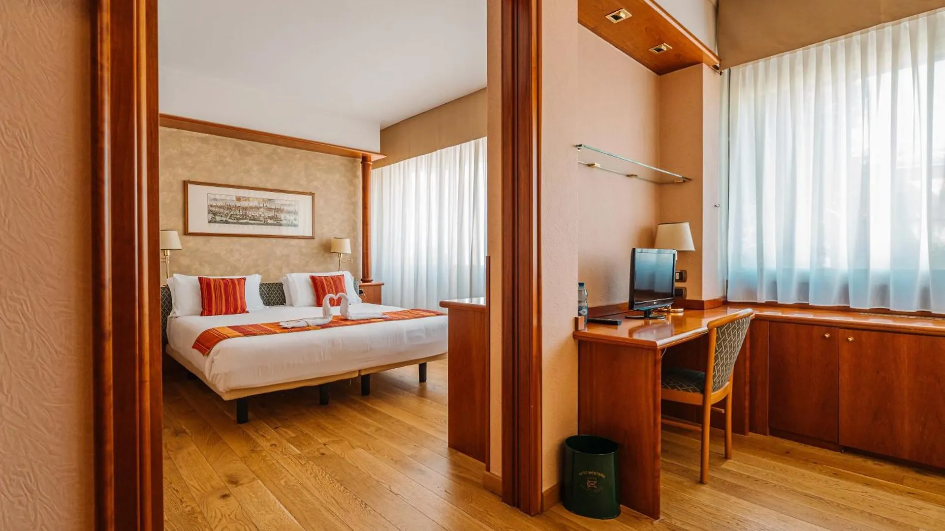 Crystal Hotel 바레세