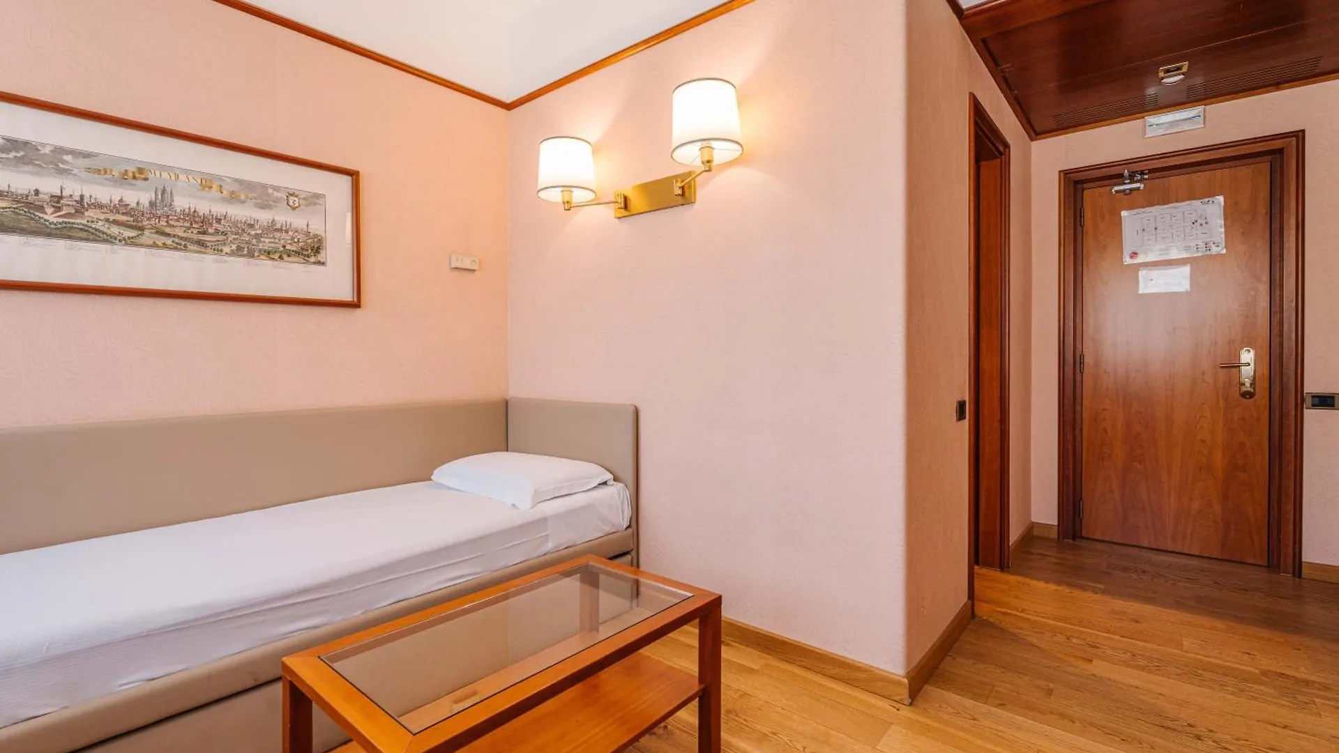 Crystal Hotel Varese 4*,  Italia