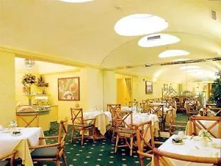 Crystal Hotel Varese 4*,