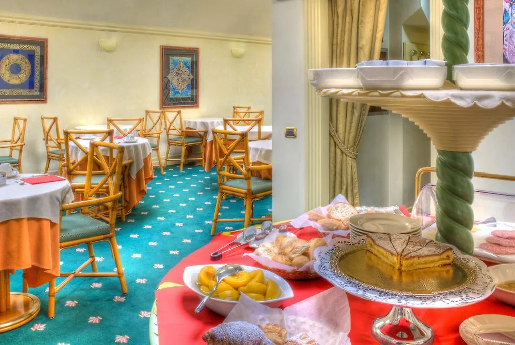 Crystal Hotel 바레세